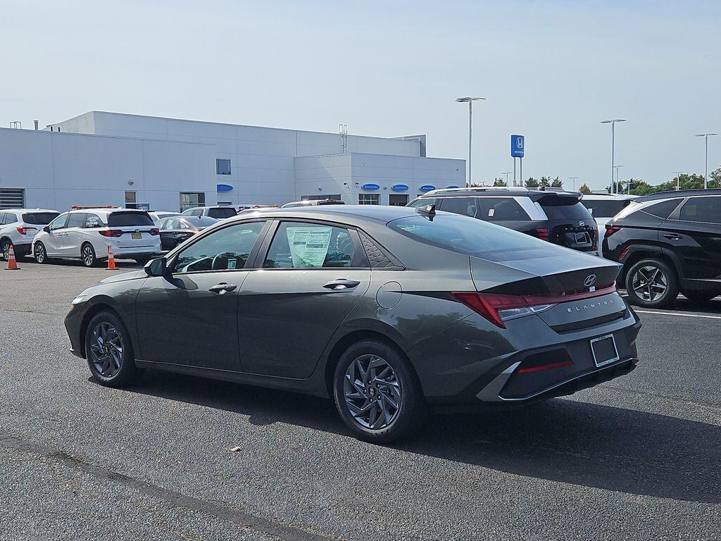 New 2025 Hyundai Elantra Hybrid Blue Sedan