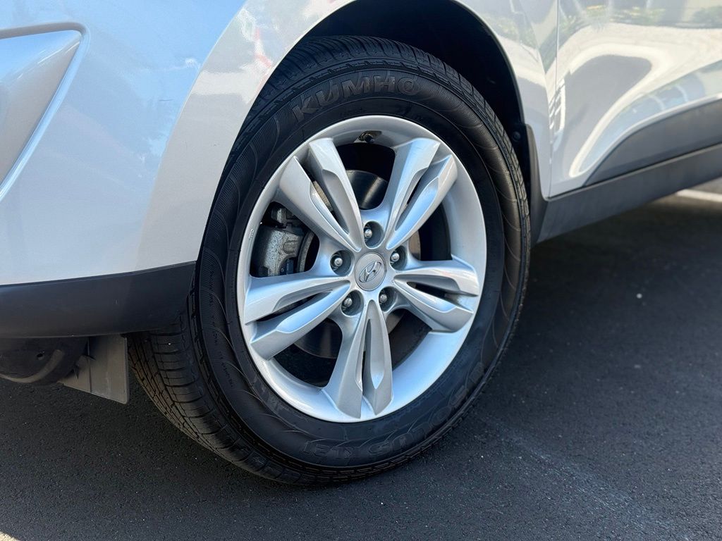 Used 2013 Hyundai Tucson GLS with VIN KM8JUCAC6DU768529 for sale in Wilmington, MA