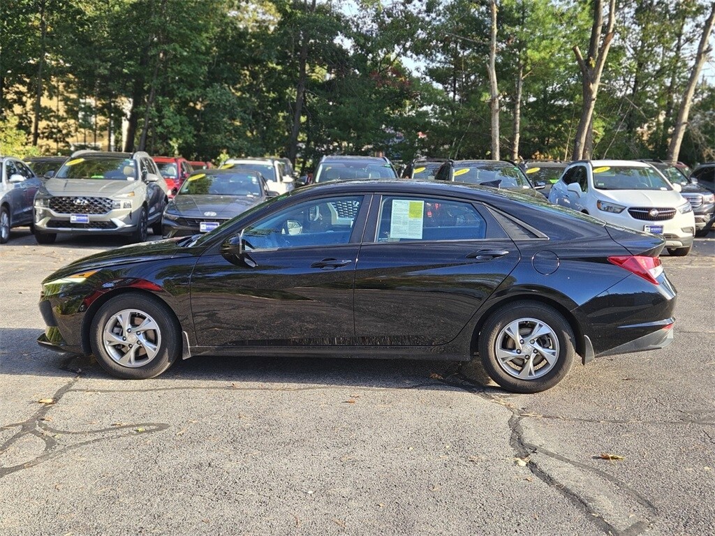 2022 Hyundai Elantra SE photo 2