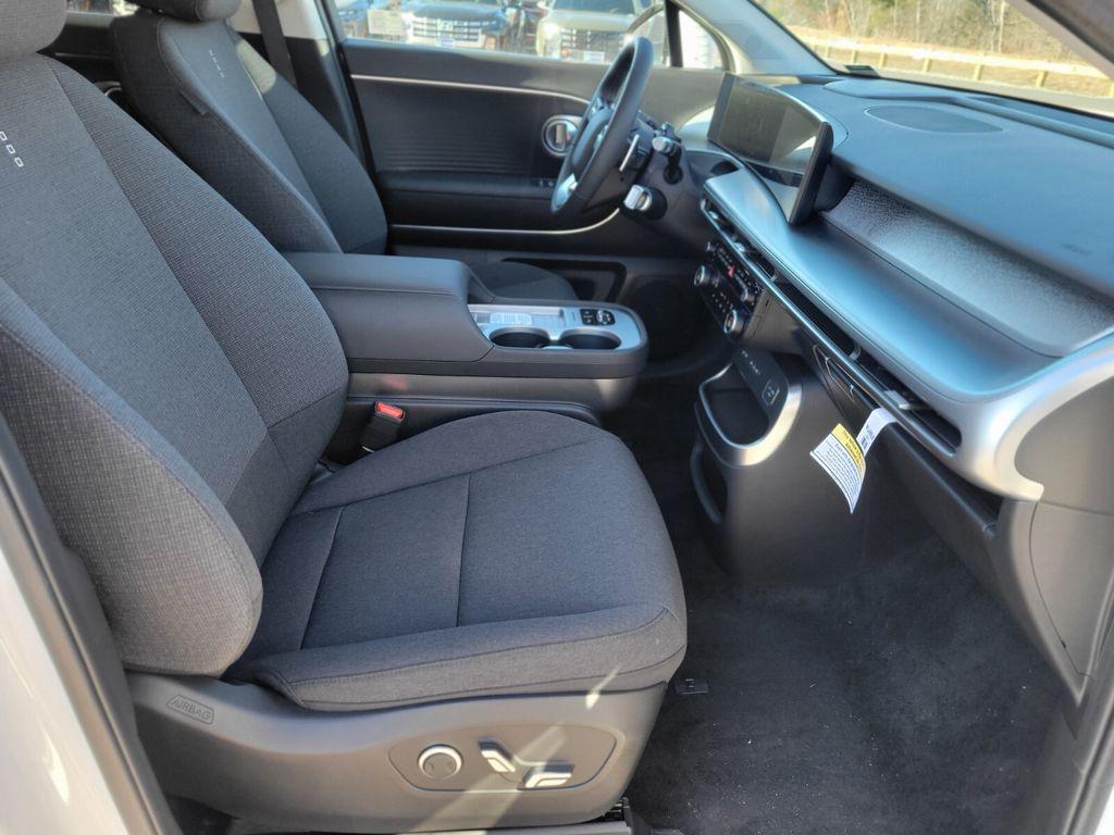 2026 Hyundai IONIQ 9 SE - Photo 9