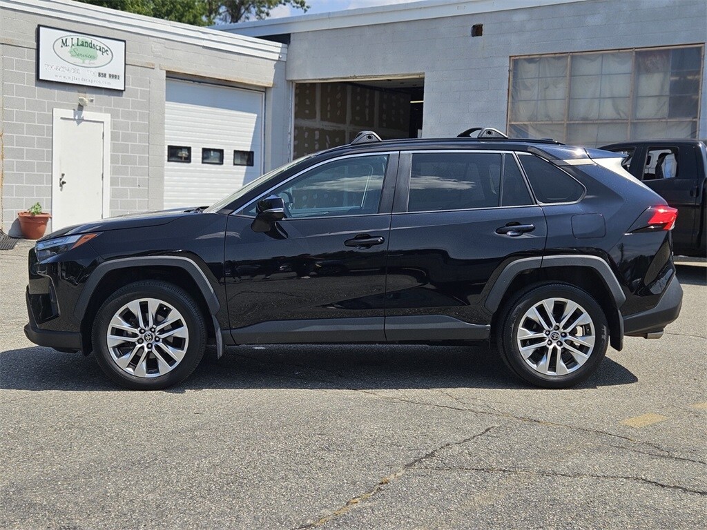 2022 Toyota RAV4 XLE Premium photo 2