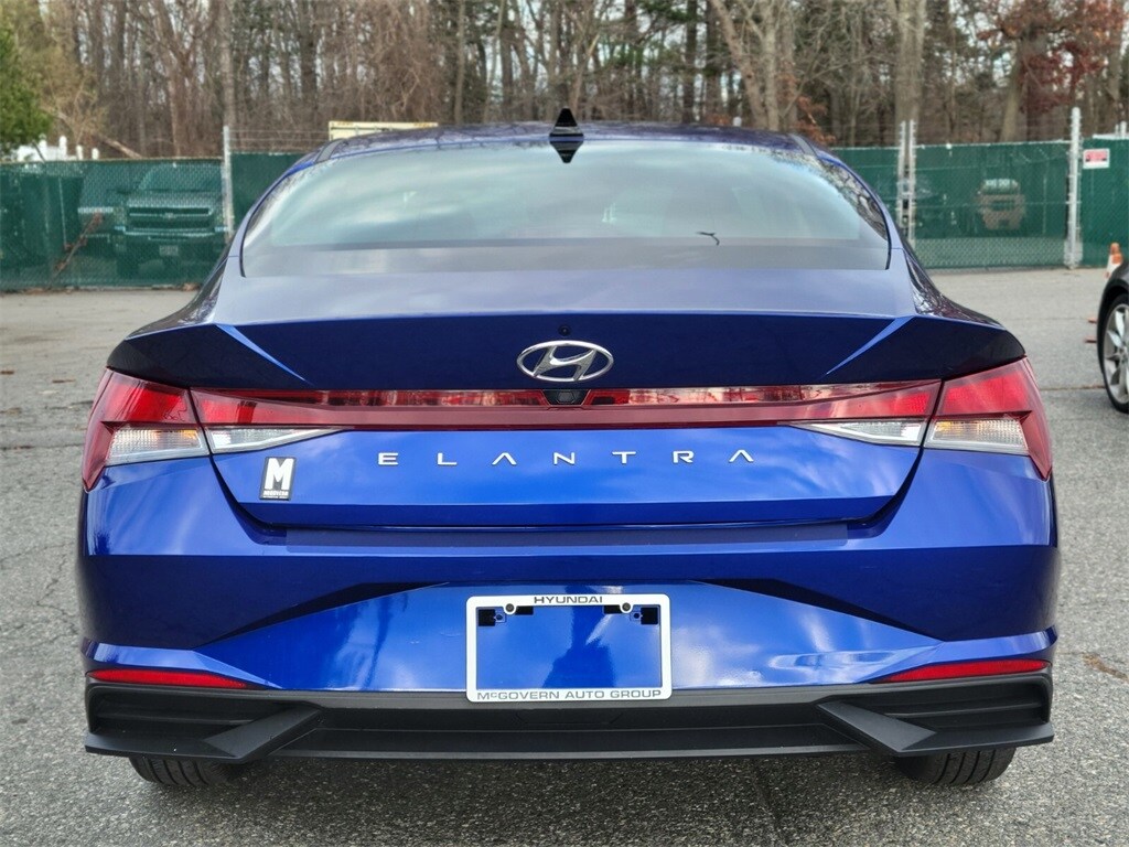 2023 Hyundai Elantra SEL photo 4