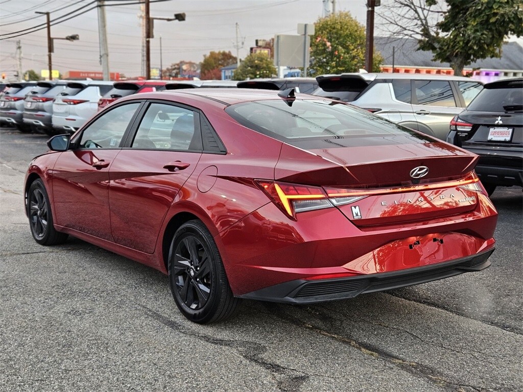 2023 Hyundai Elantra Blue photo 3