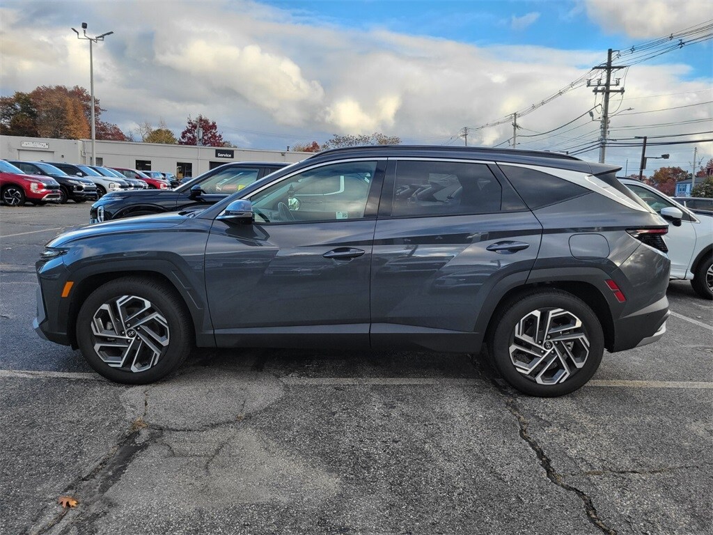 2025 Hyundai Tucson Limited photo 2