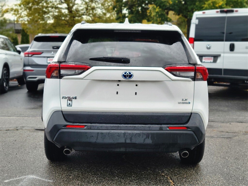 2020 Toyota RAV4 Hybrid LE photo 4