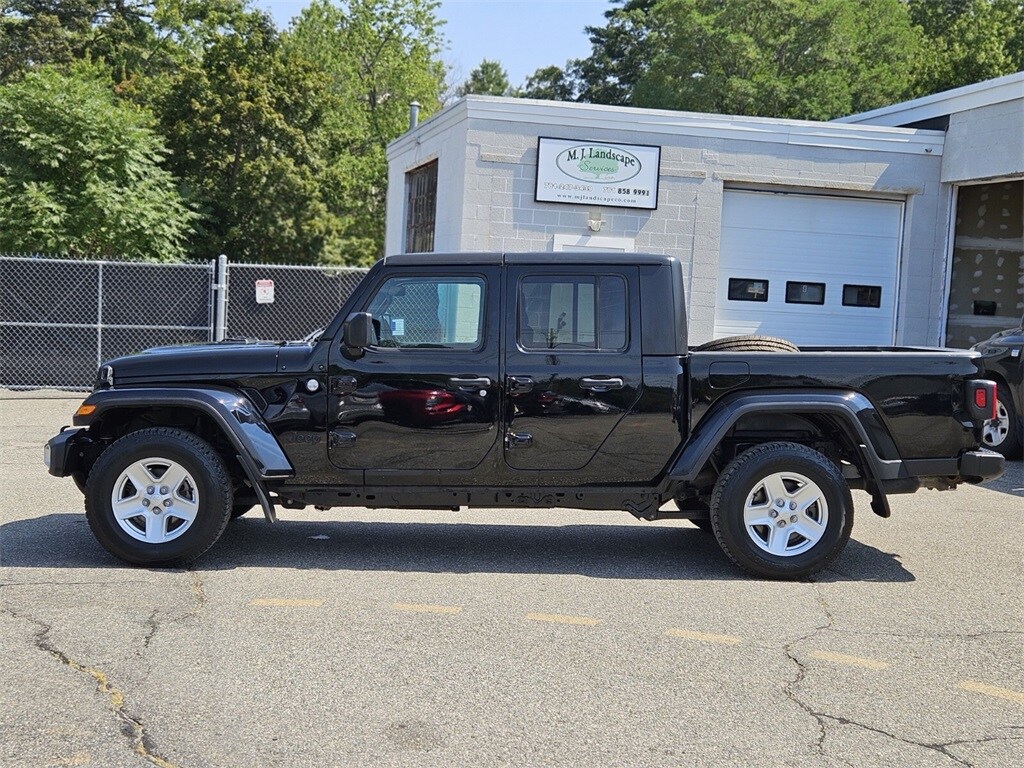 2021 Jeep Gladiator Sport photo 2