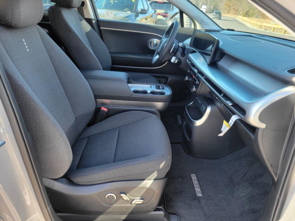 2026 Hyundai IONIQ 9 SE - Photo 8