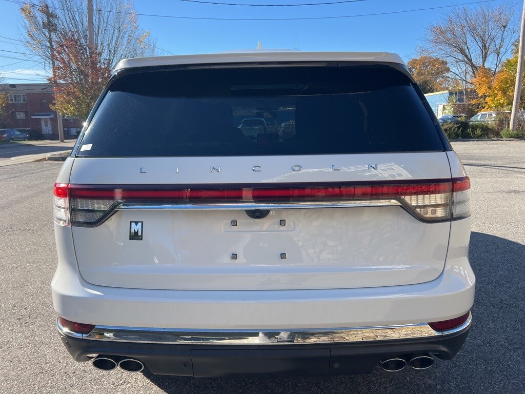 2022 Lincoln Aviator Standard photo 3