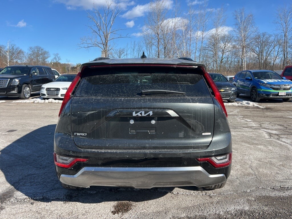 2025 Kia Niro Plug-In Hybrid SX Touring photo 3