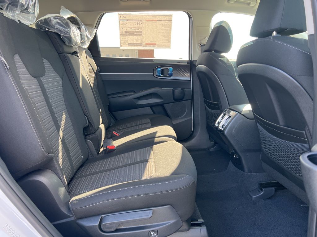 2026 Kia Sorento LX - Photo 13