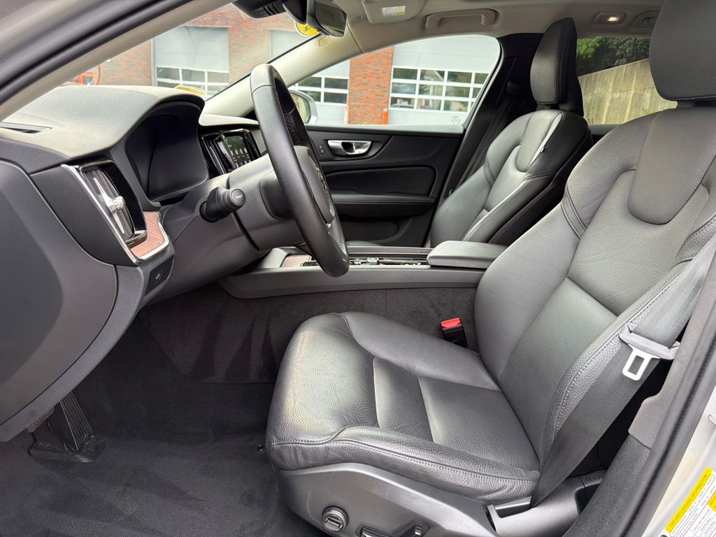 2025 Volvo V60 Cross Country Plus - Photo 17