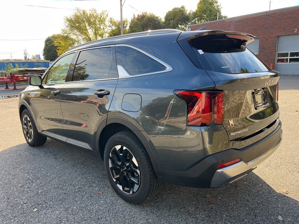 2025 Kia Sorento S photo 3
