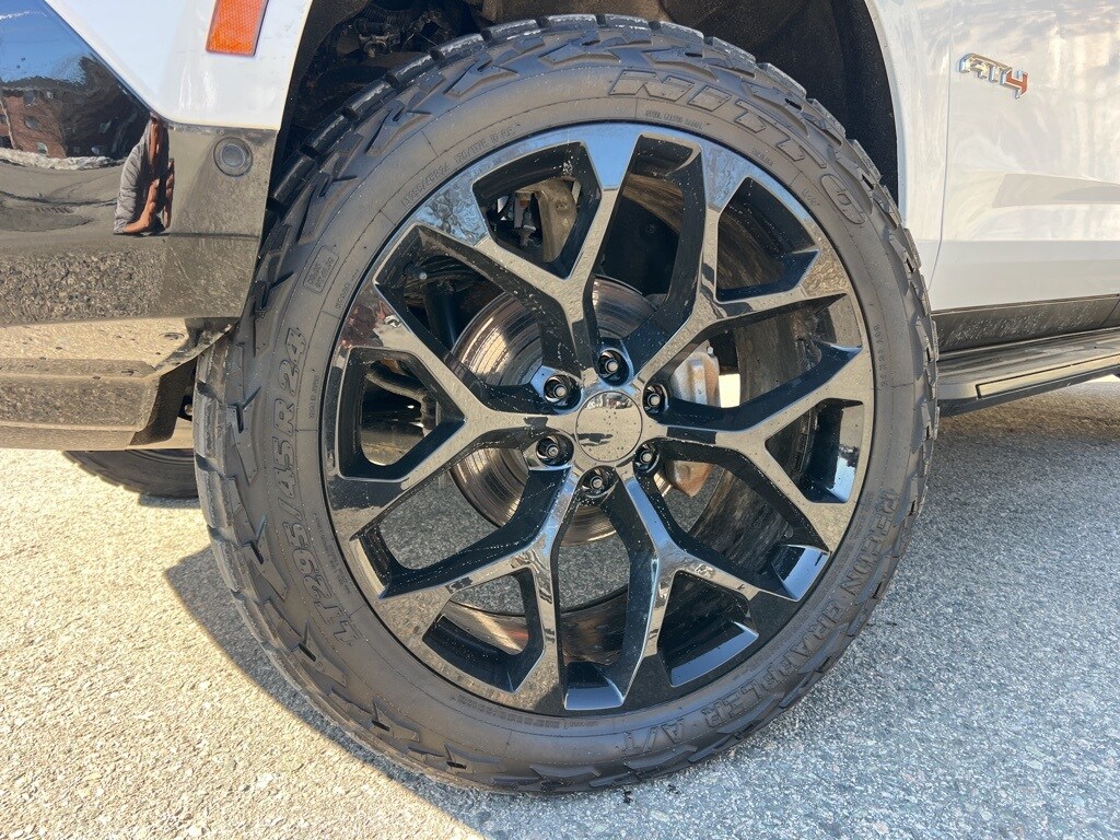 Used 2025 GMC Yukon AT4 SUV