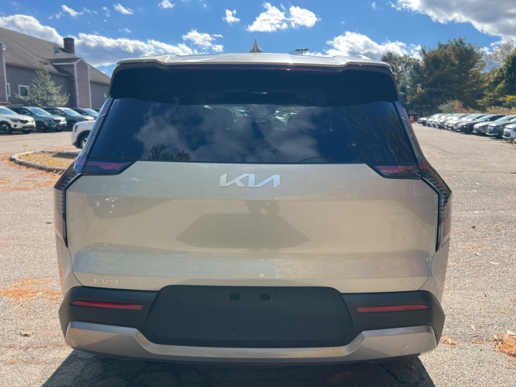New 2026 Kia EV9 Wind SUV
