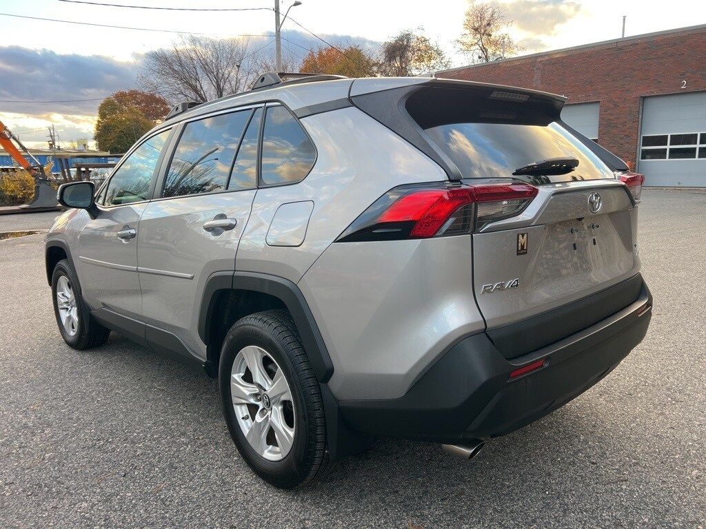 2019 Toyota RAV4 XLE photo 3