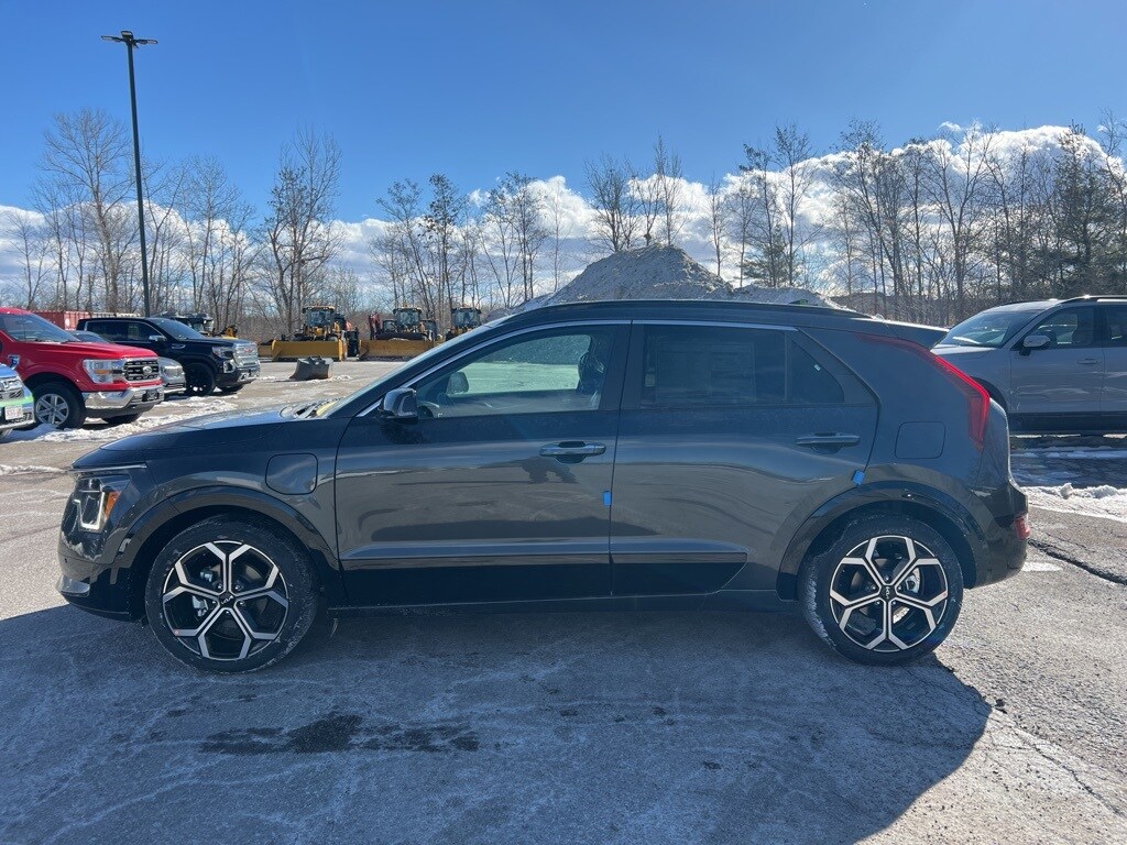 2025 Kia Niro Plug-In Hybrid SX Touring photo 2