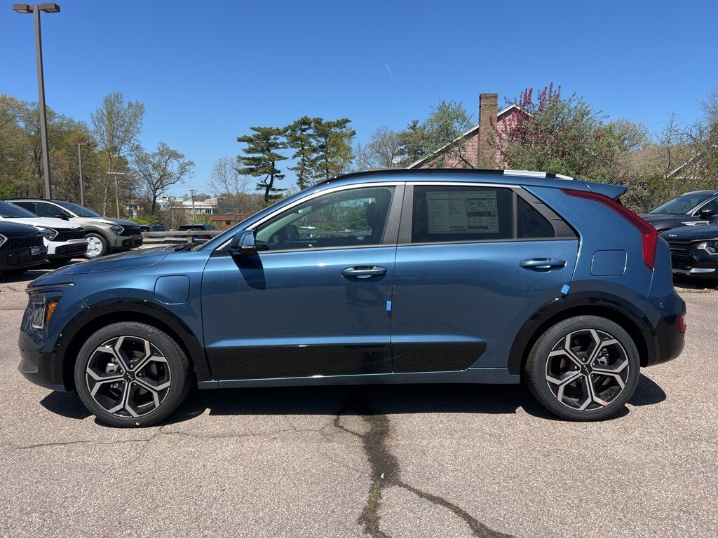 2025 Kia Niro Plug-In Hybrid SX Touring photo 2
