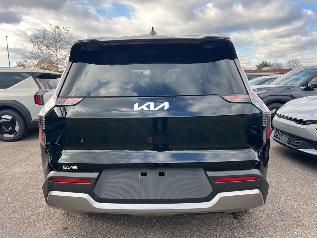 New 2026 Kia EV9 Wind SUV