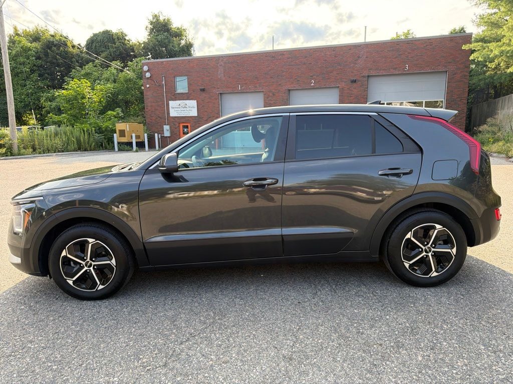Used 2023 Kia Niro LX SUV