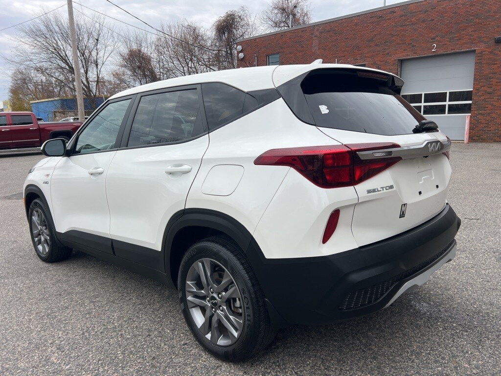 2023 Kia Seltos LX photo 3