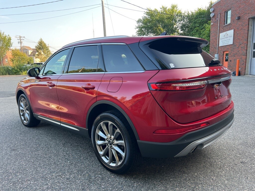 2020 Lincoln Corsair Standard photo 3