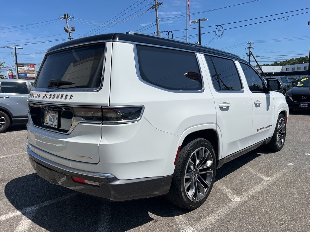 2022 Jeep Grand Wagoneer III photo 4