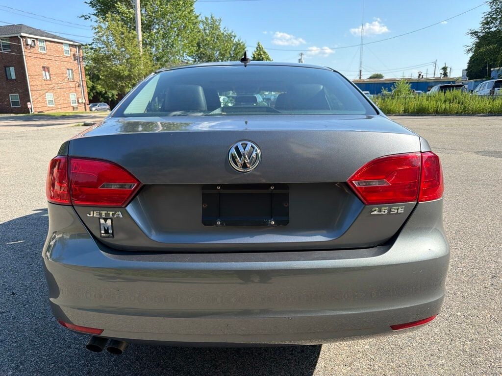 Used 2012 Volkswagen Jetta 2.5L SE Sedan