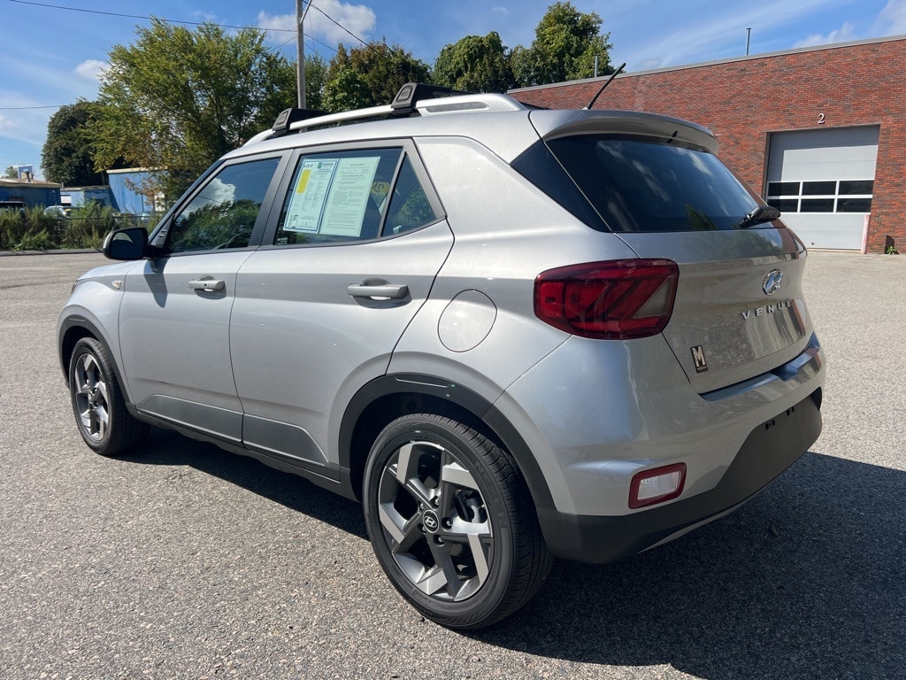 Used 2025 Hyundai Venue SEL SUV