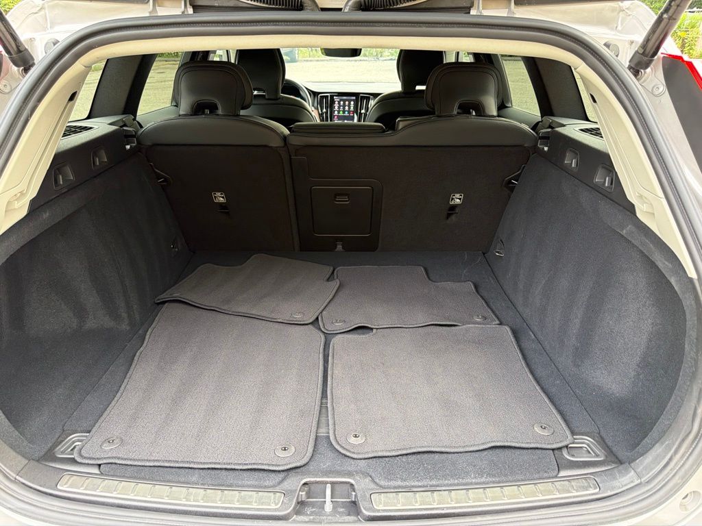 2025 Volvo V60 Cross Country Plus - Photo 32