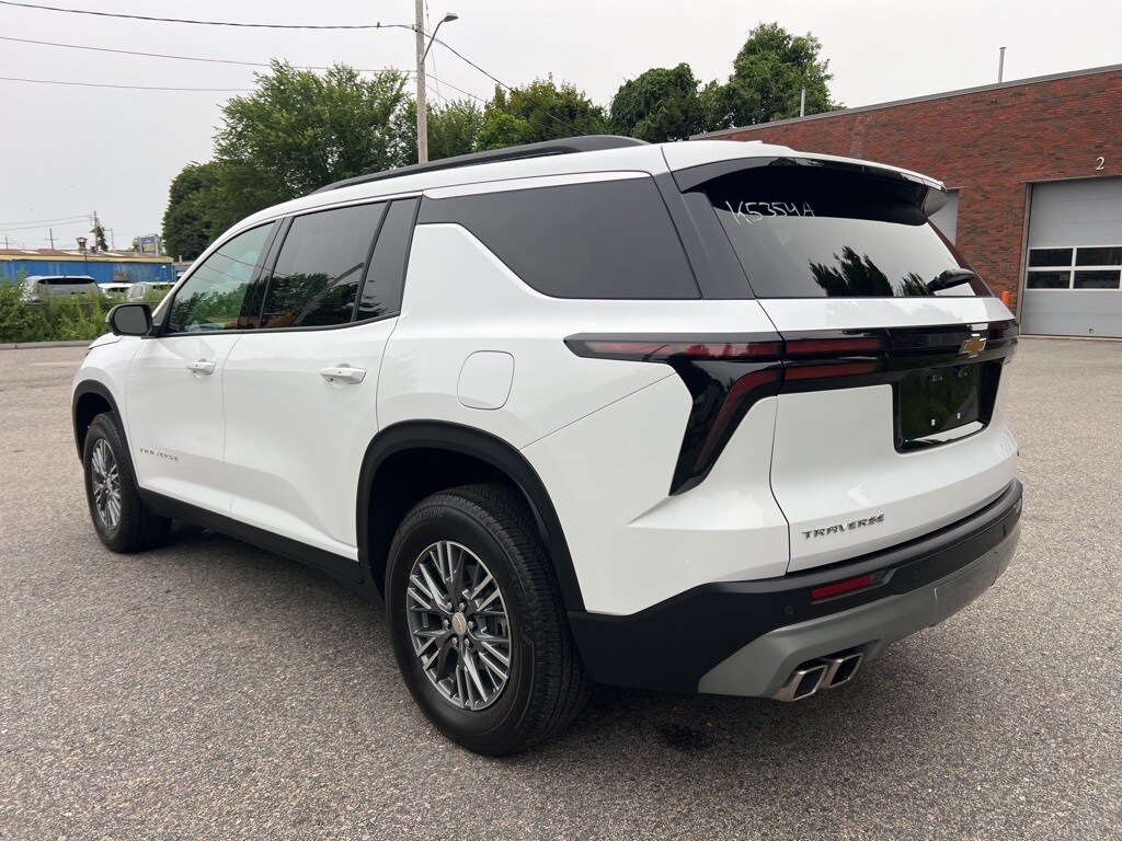 2024 Chevrolet Traverse photo 2