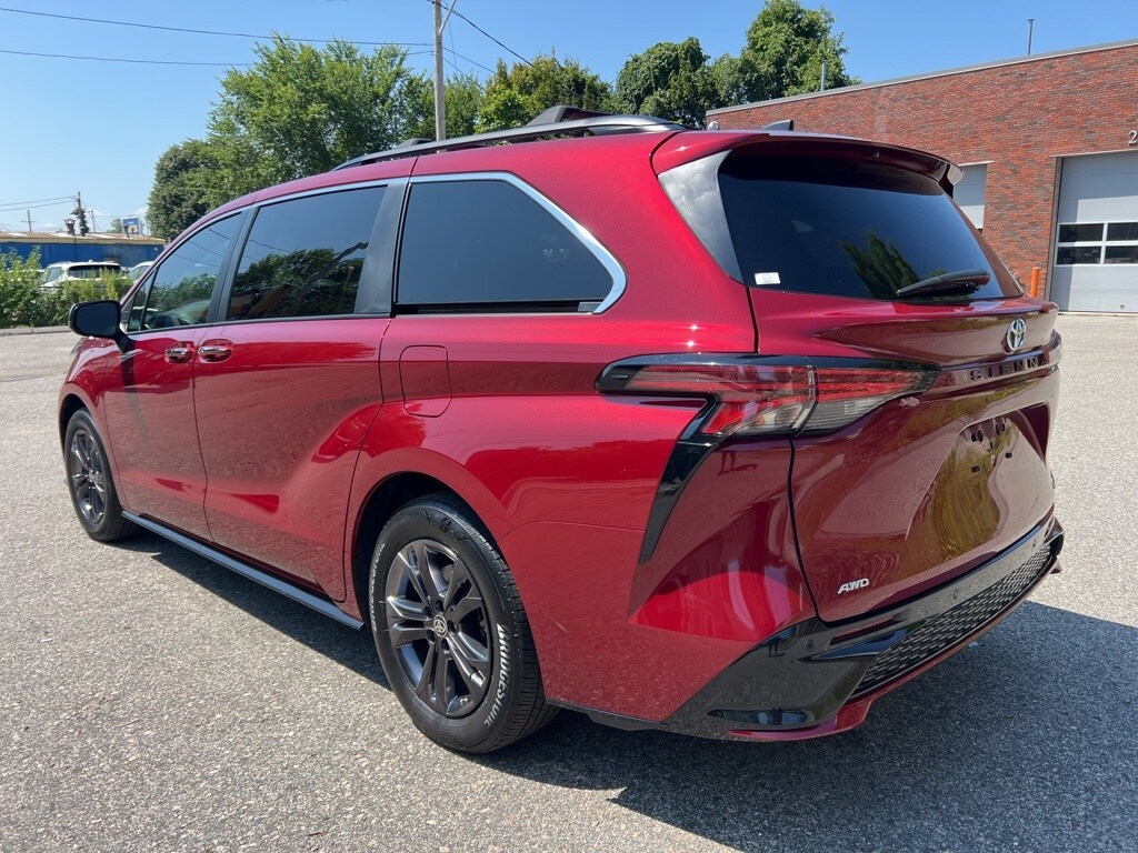 2024 Toyota Sienna XSE photo 3