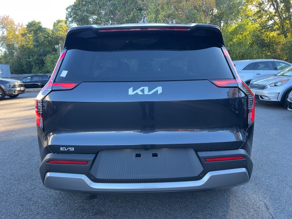 2026 Kia EV9 Wind photo 2