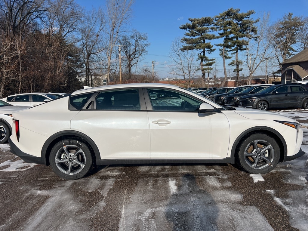 New 2025 Kia K4 LXS Sedan