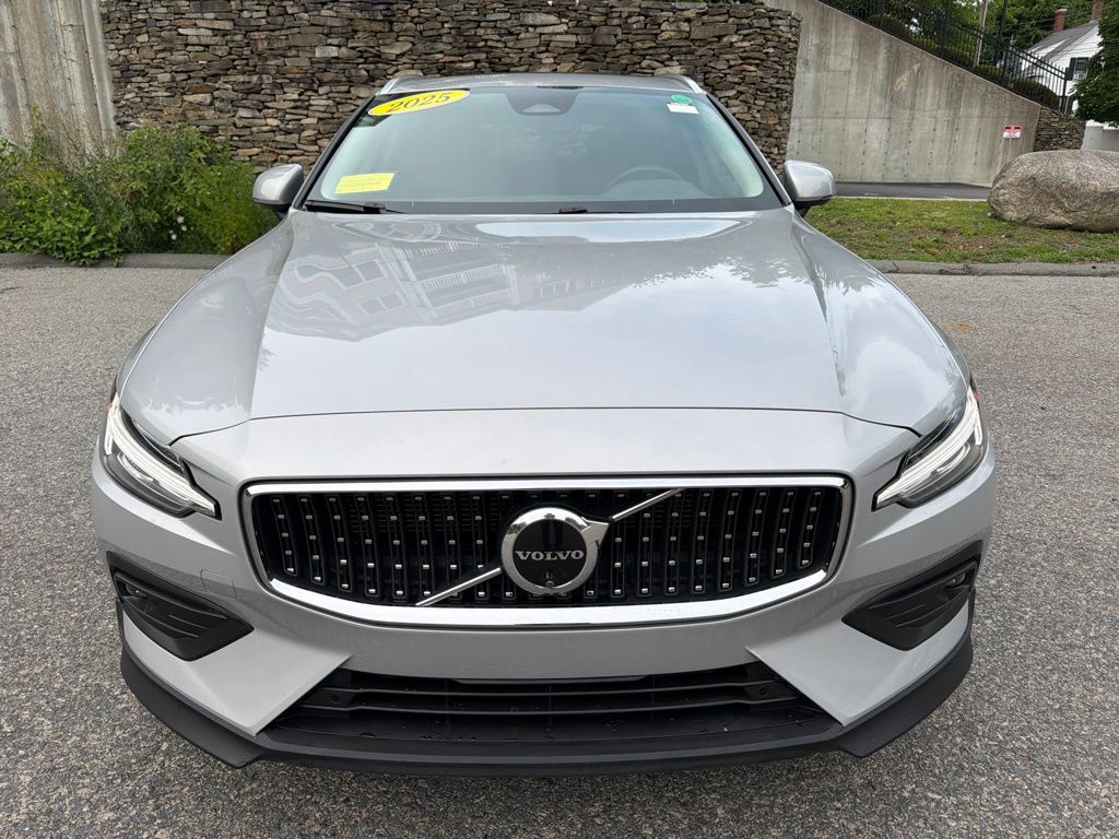 2025 Volvo V60 Cross Country Plus - Photo 10