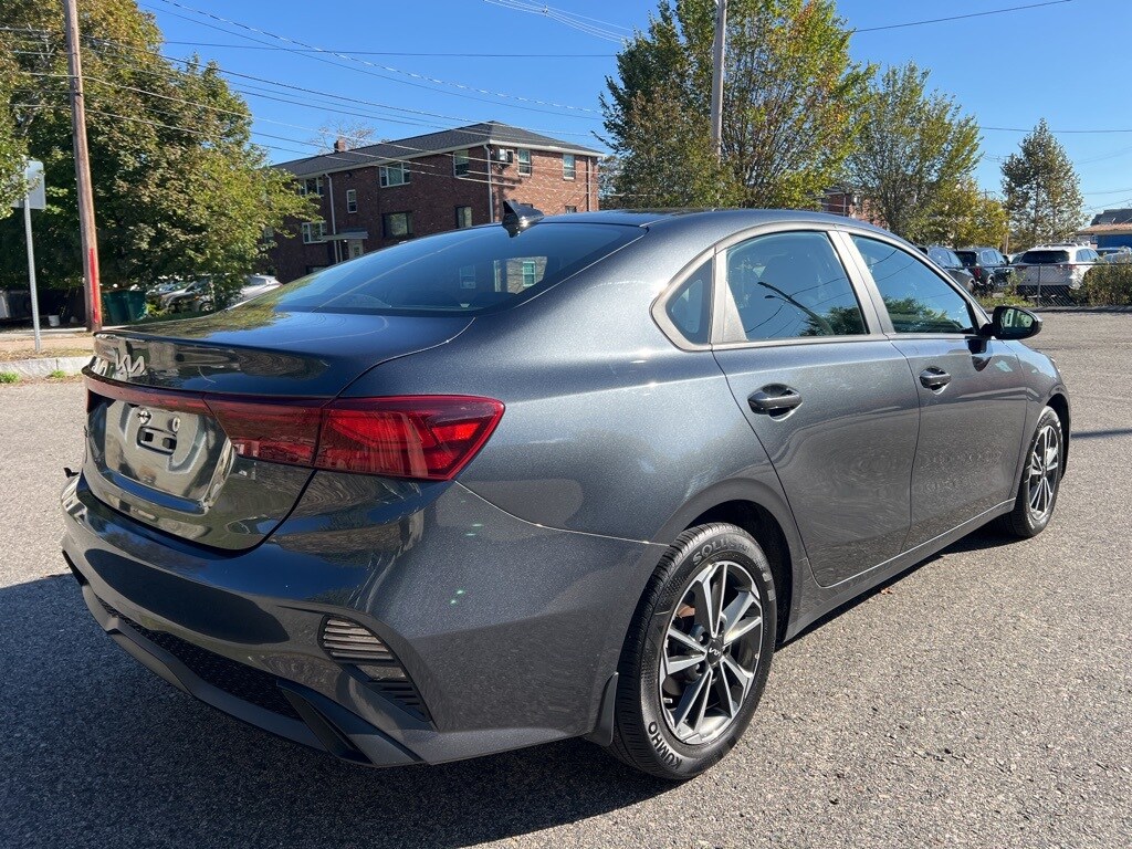 2023 Kia Forte LXS photo 3