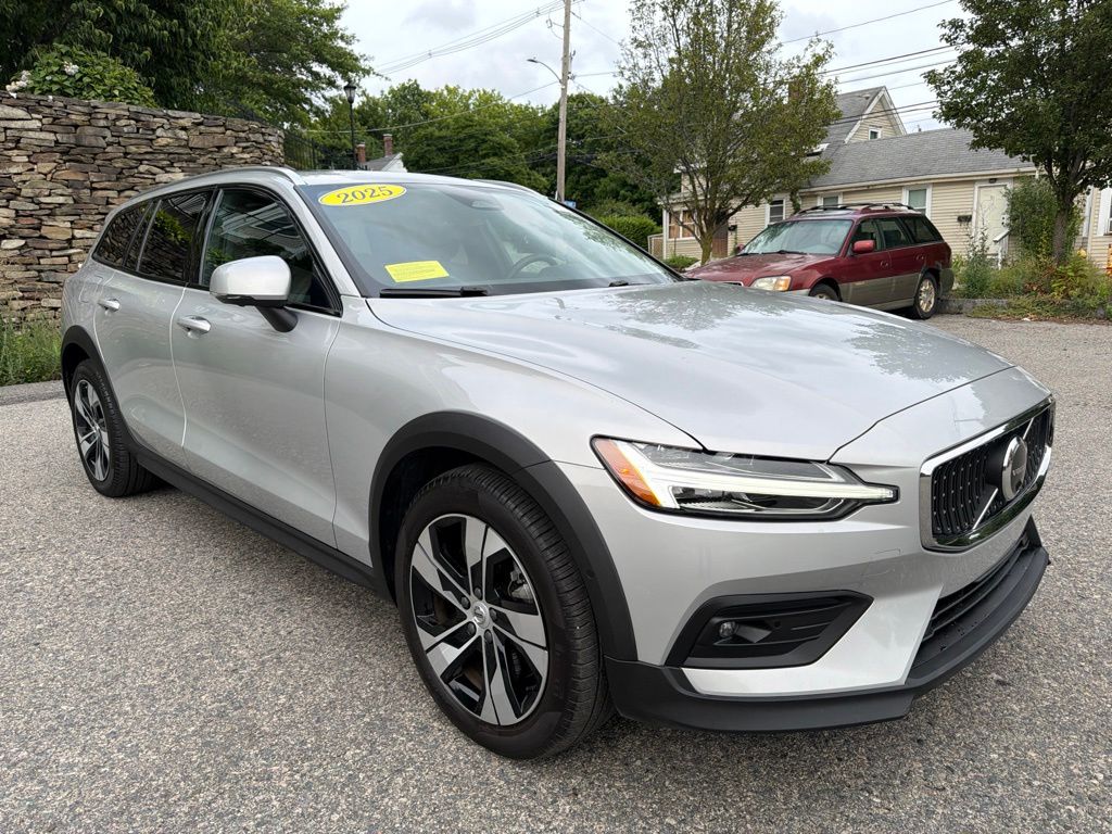 2025 Volvo V60 Cross Country Plus - Photo 9