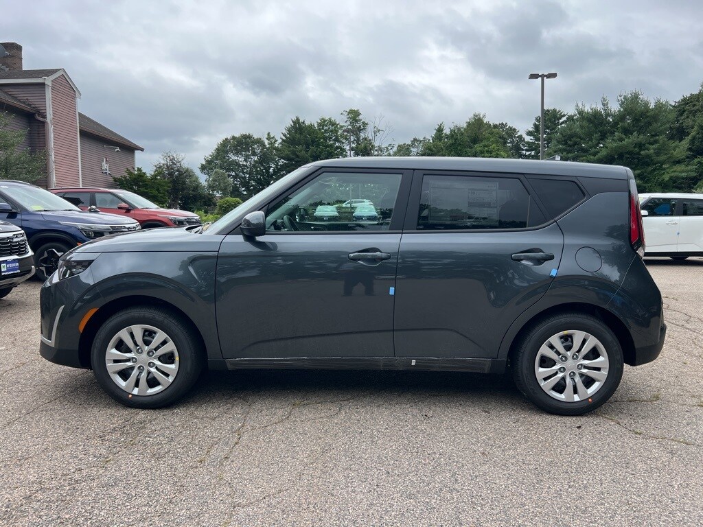 2025 Kia Soul LX photo 2