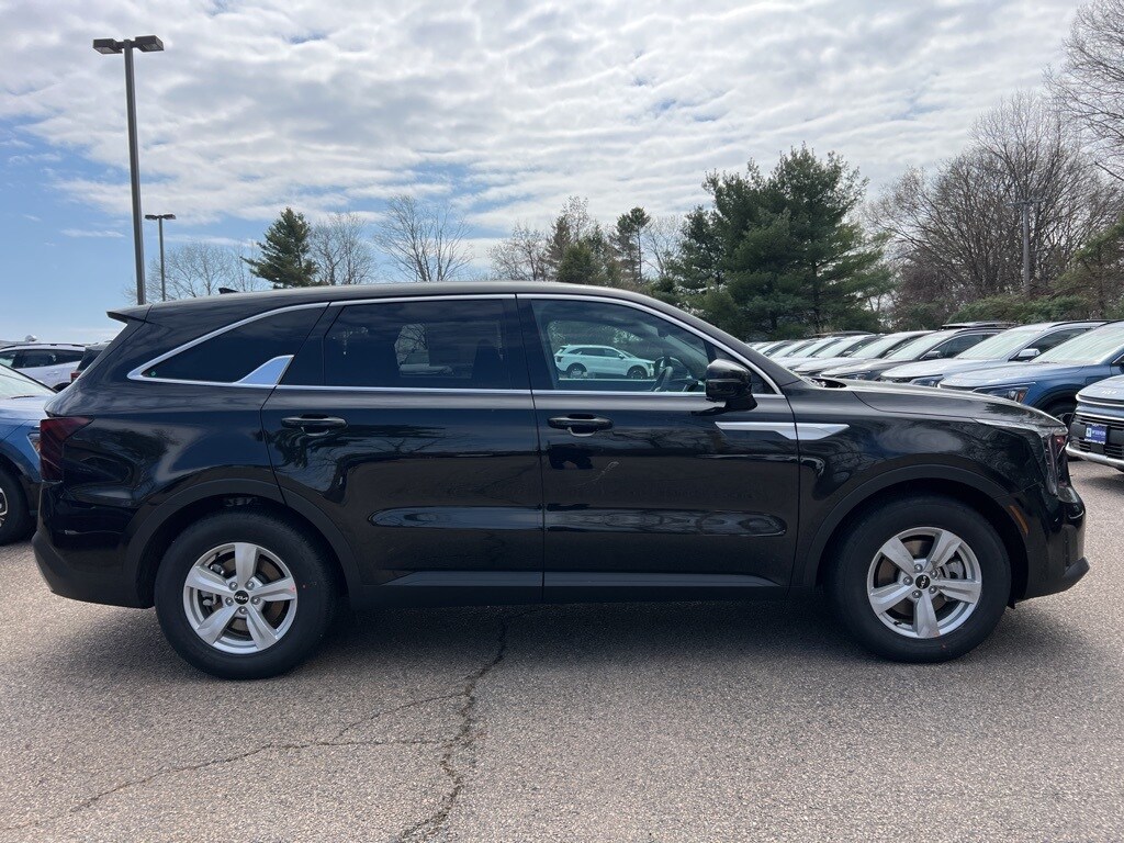 2025 Kia Sorento LX photo 4