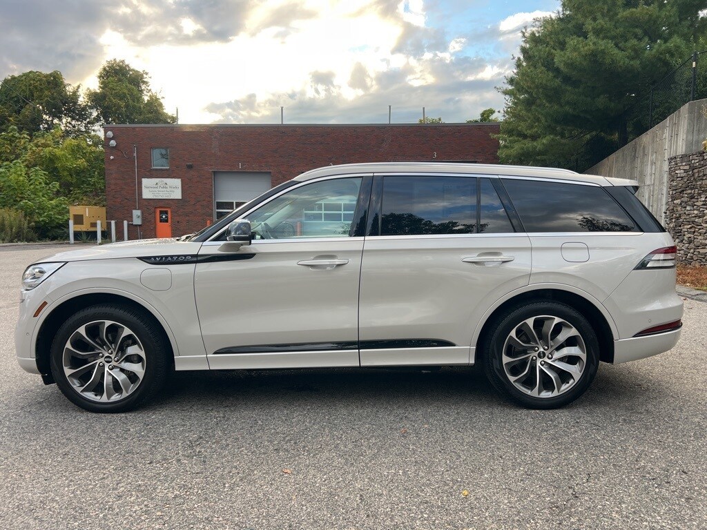 2020 Lincoln Aviator Grand Touring photo 2