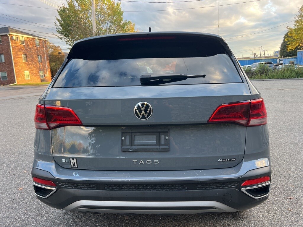 2024 Volkswagen Taos SE photo 4