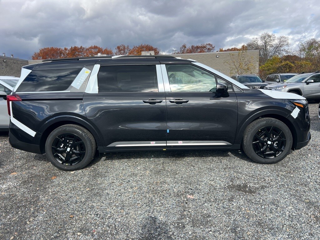 2026 Kia Carnival SX photo 2