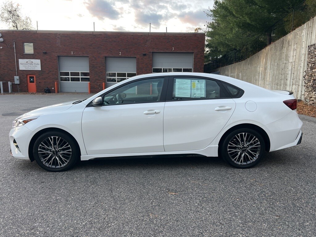 2023 Kia Forte GT-Line photo 2