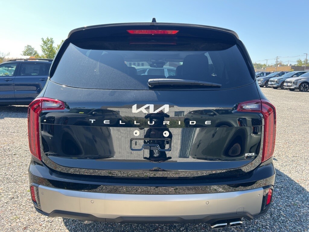 2025 Kia Telluride S photo 3