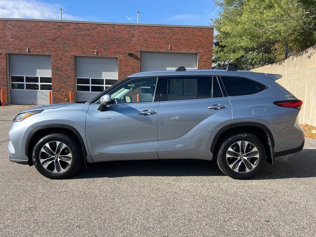 2021 Toyota Highlander Hybrid XLE photo 2