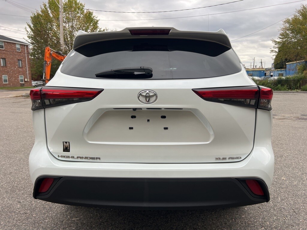 2022 Toyota Highlander XLE photo 4