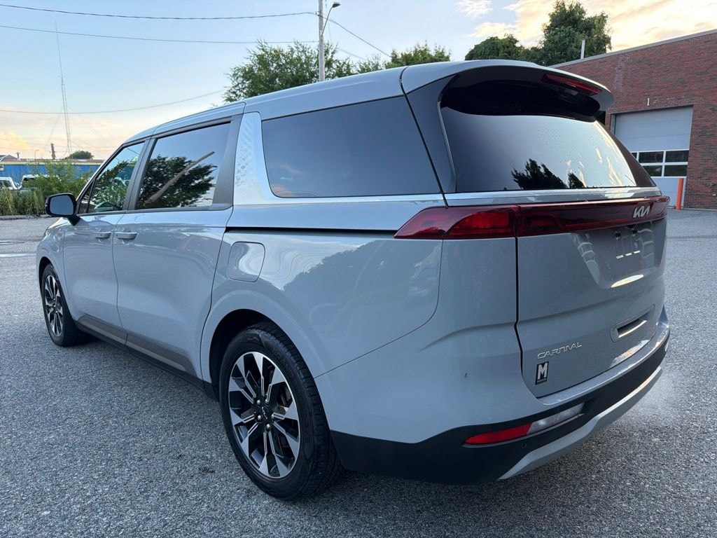 Used 2024 Kia Carnival EX MPV