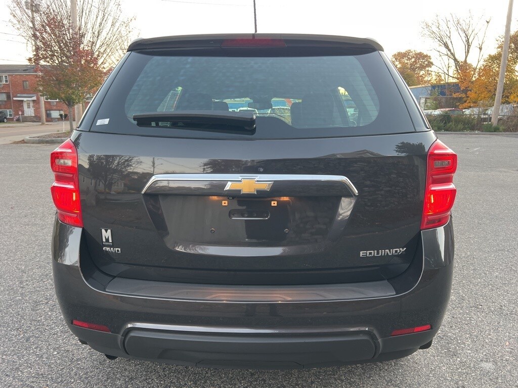 2016 Chevrolet Equinox LS photo 3