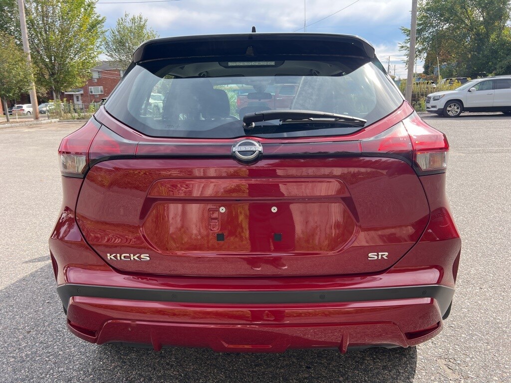 2022 Nissan Kicks SR photo 4