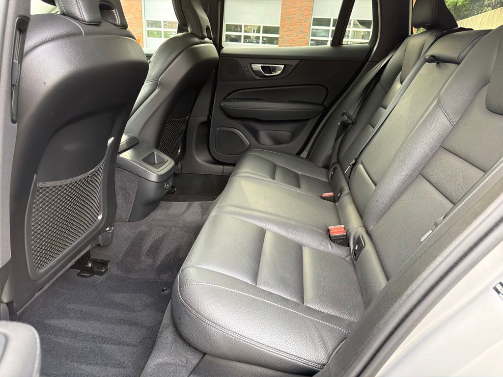 2025 Volvo V60 Cross Country Plus - Photo 30