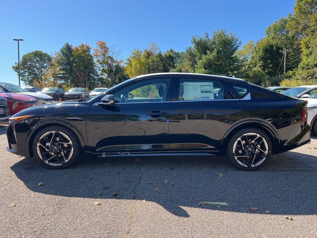 2025 Kia K4 GT-Line photo 2